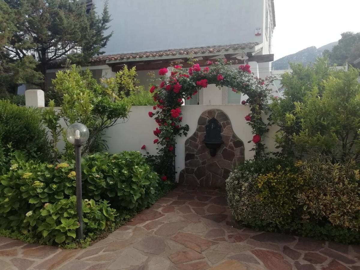 Casa Vacanze Villa Rosa Кала Гононе Екстериор снимка