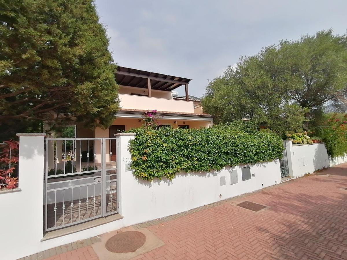 Casa Vacanze Villa Rosa Кала Гононе Екстериор снимка